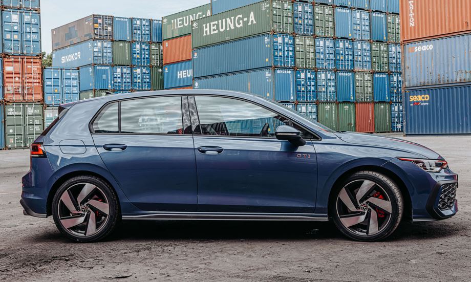 olkswagen New Golf GTI_Side 2