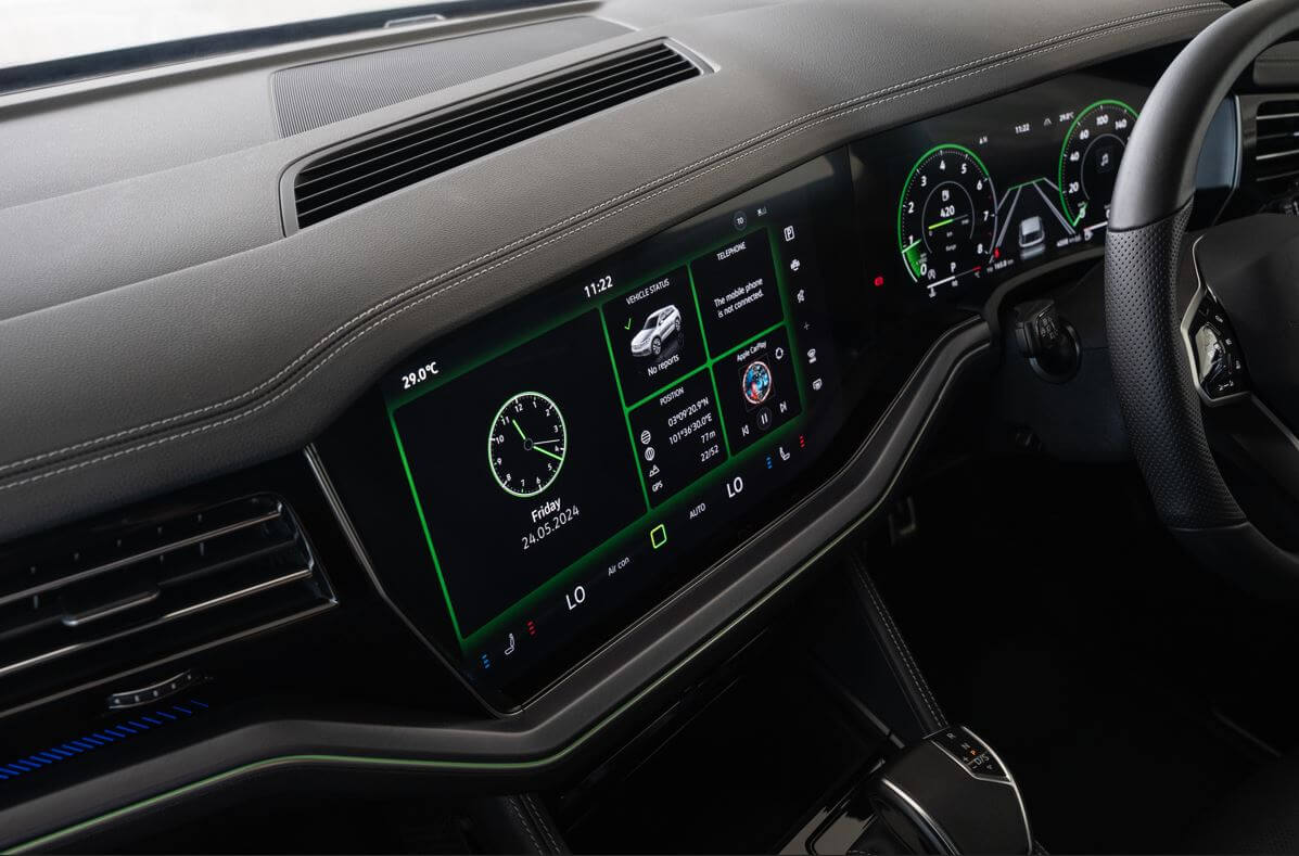 volkswagen touareg R line darshboard