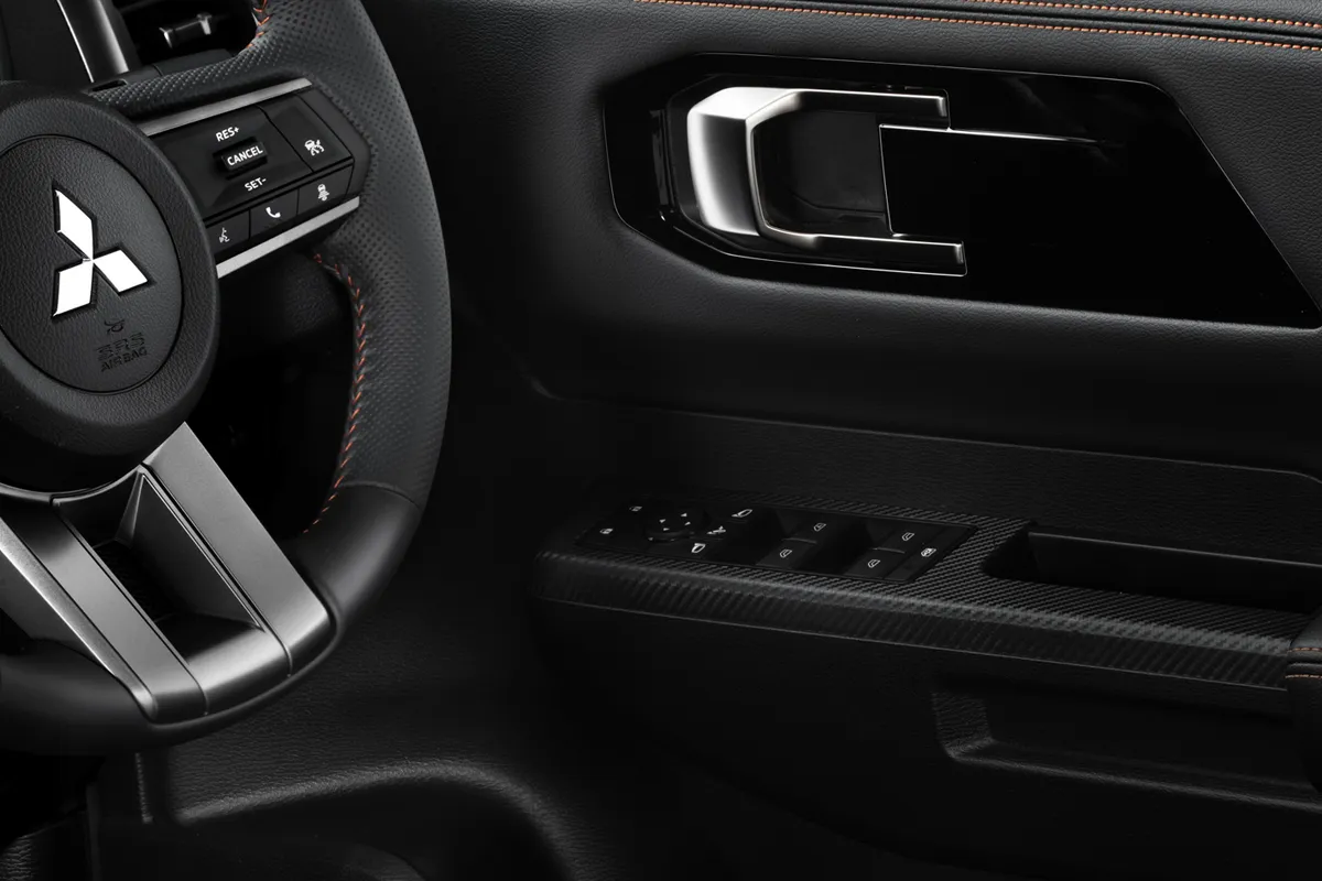 all-new-triton-4x4-interior-02