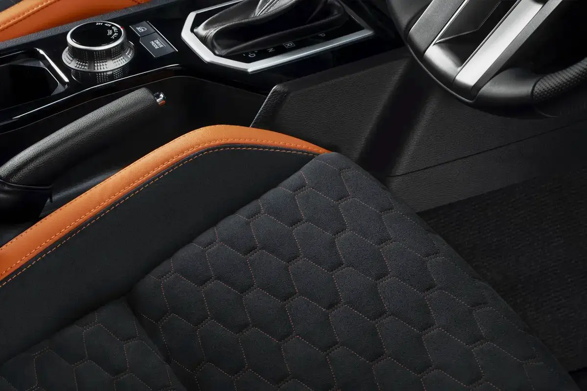 all-new-triton-4x4-interior-03