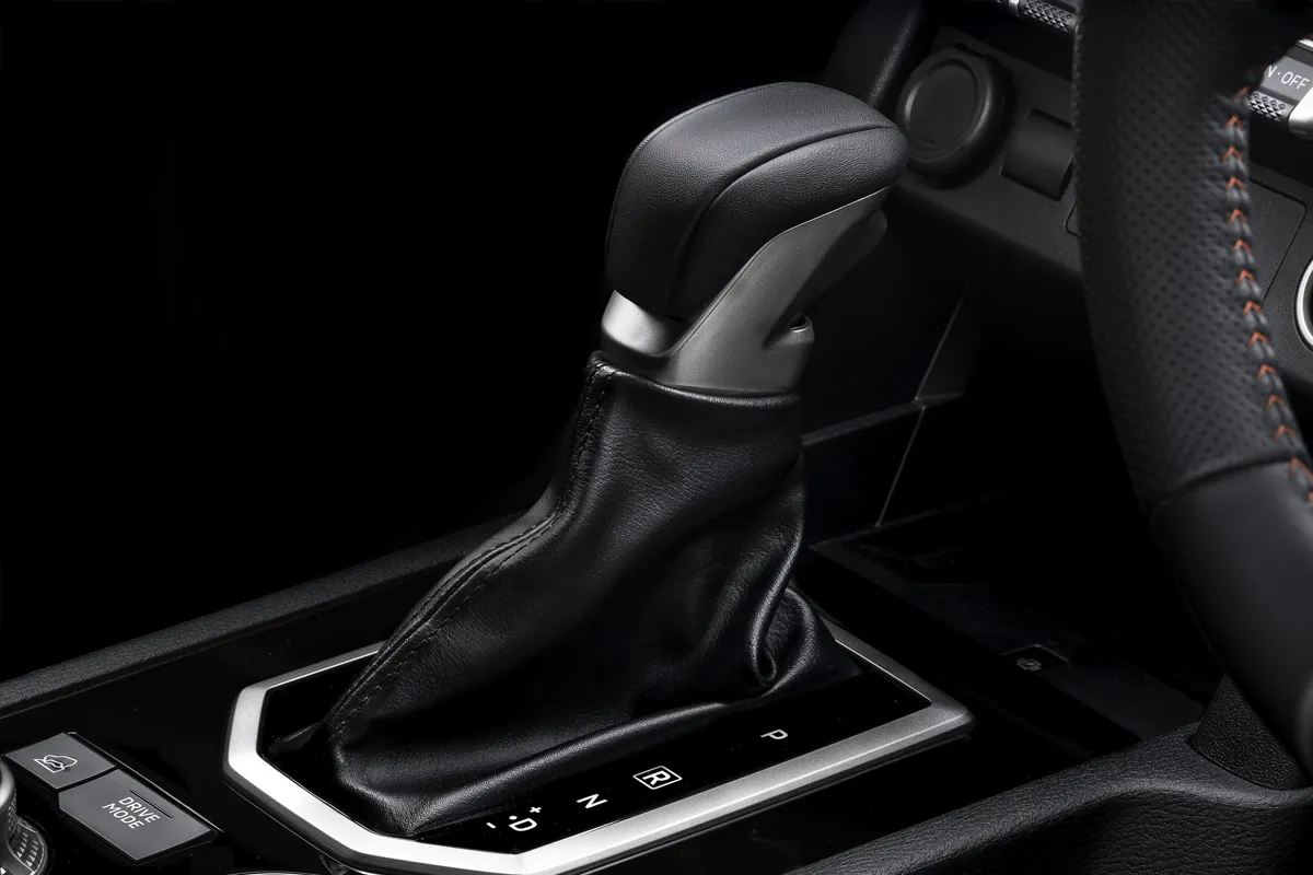 all-new-triton-4x4-interior-04