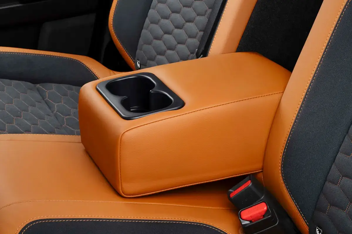all-new-triton-4x4-interior-06