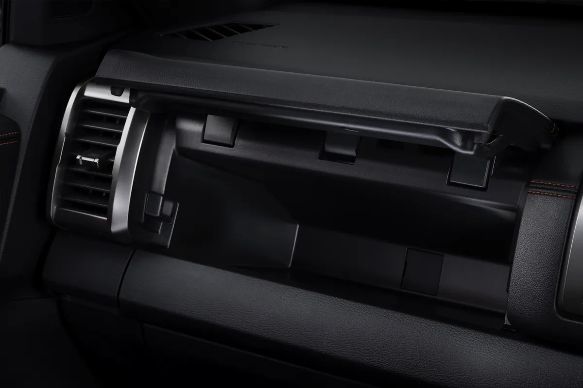 all-new-triton-4x4-interior-08